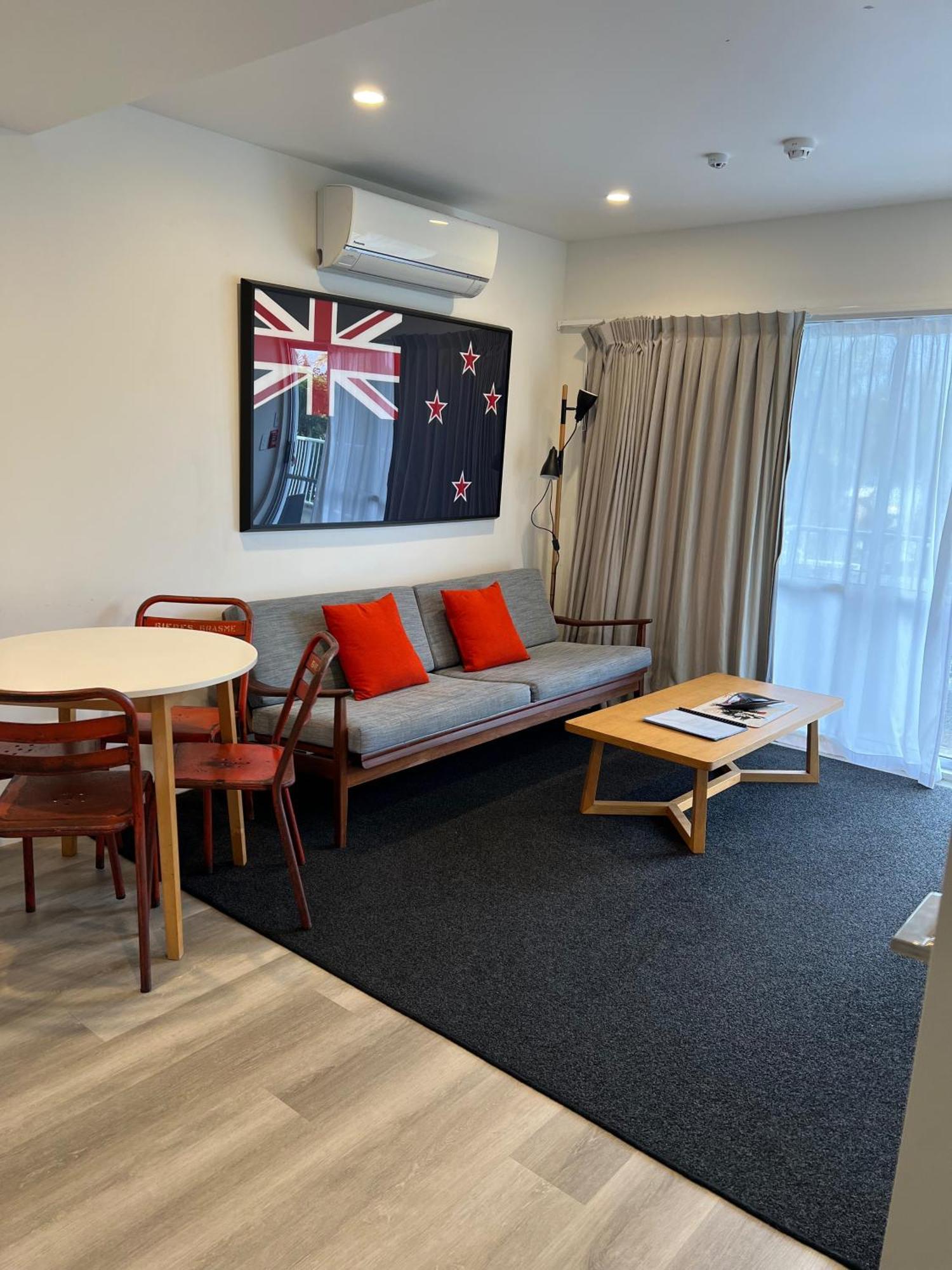 Apartment - Unit 1 Russell